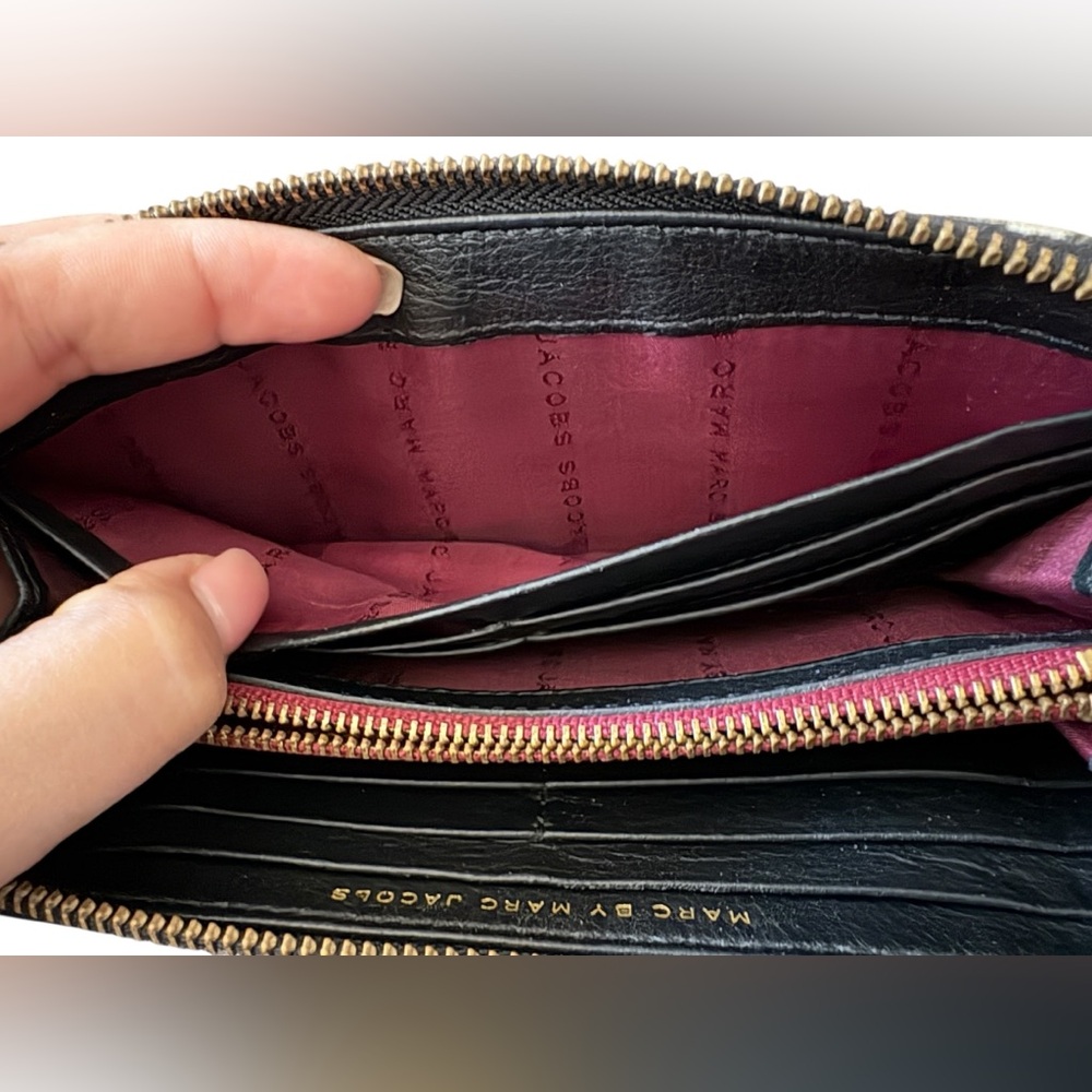 Marc Jacobs Checkered long zippered Wallet - Picture 9 of 12